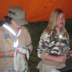 Wie zei dat het niet leuk kon zijn tijdens de afwas - Scouts en Gidsen Zaventem 